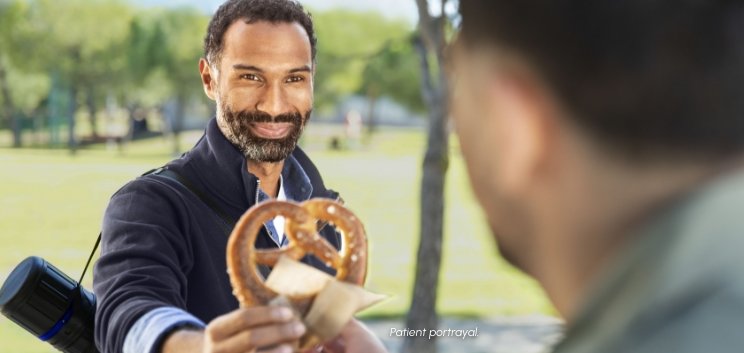 A man ordering a pretzel